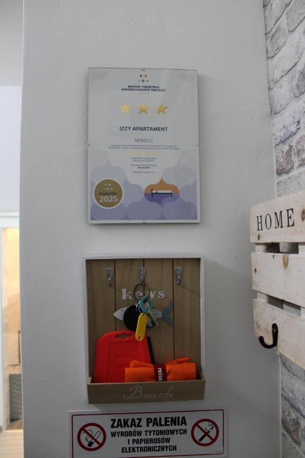 شقة Izzy Apartament ميسكولك المظهر الخارجي الصورة